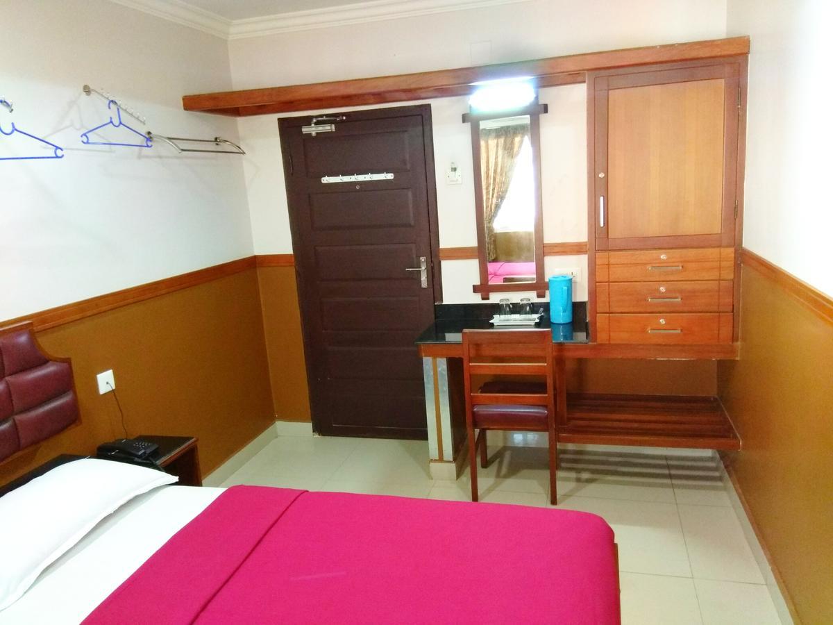 Hotel Maple Regency Kochi Ngoại thất bức ảnh