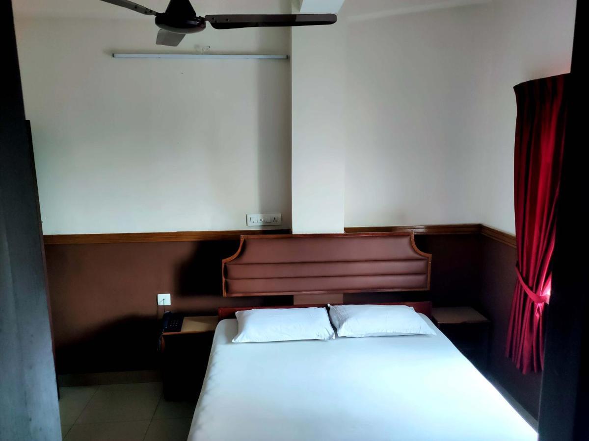 Hotel Maple Regency Kochi Ngoại thất bức ảnh